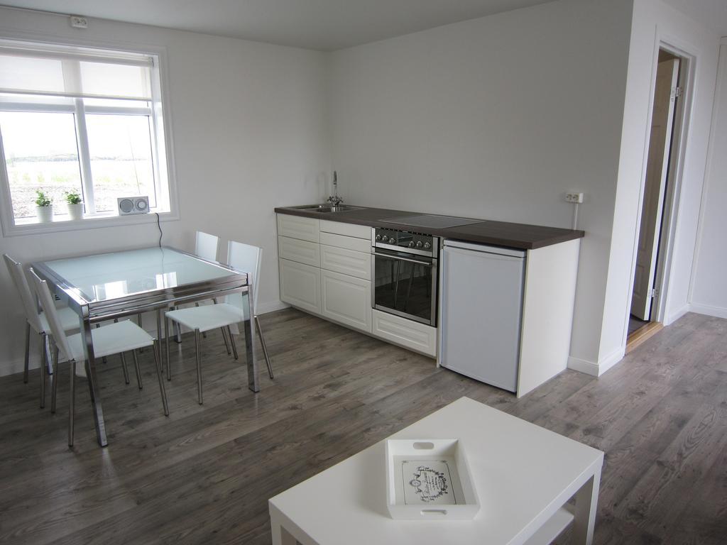 Apartment By The Sea Höfn Habitación foto
